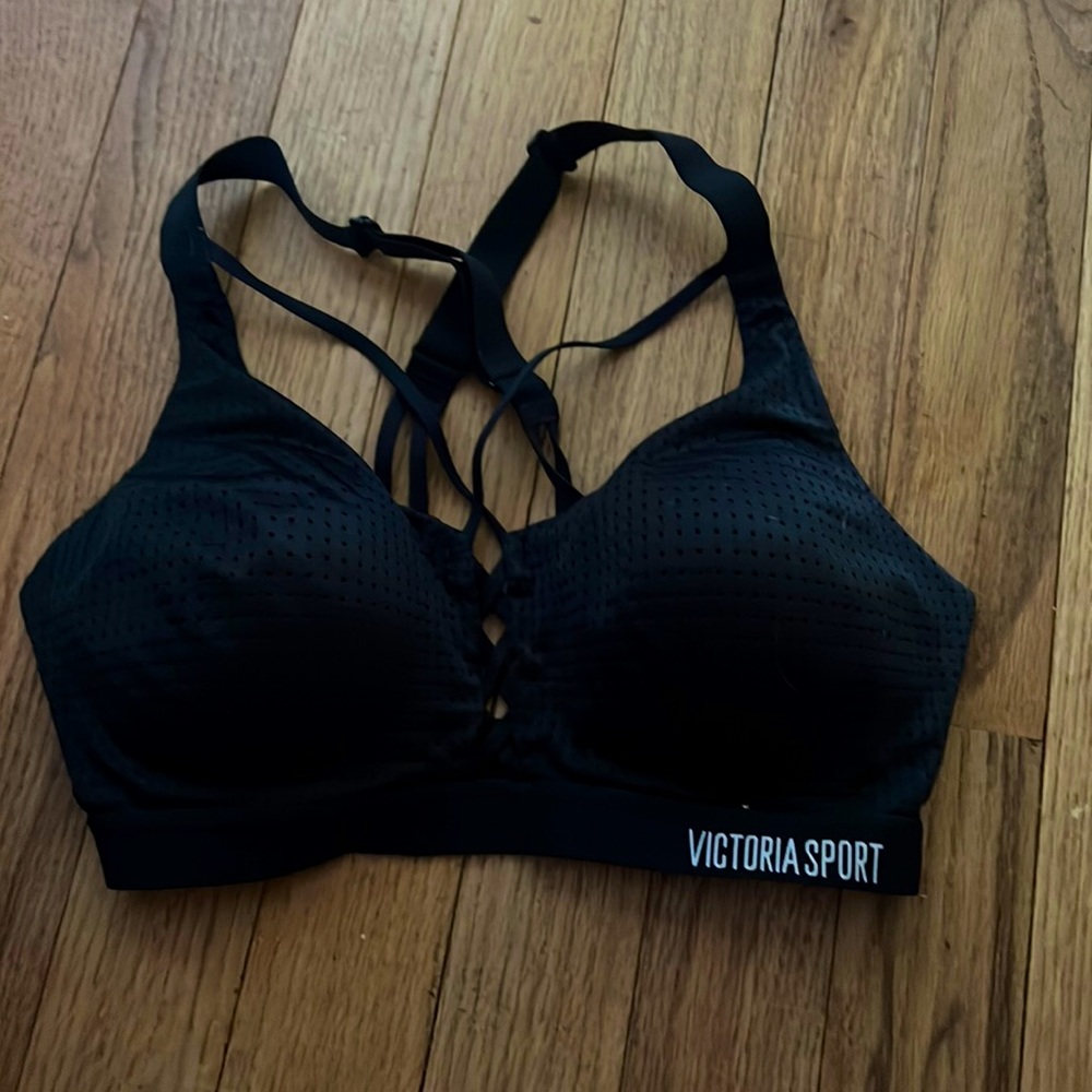 black Victoria secret sports bra in great condition